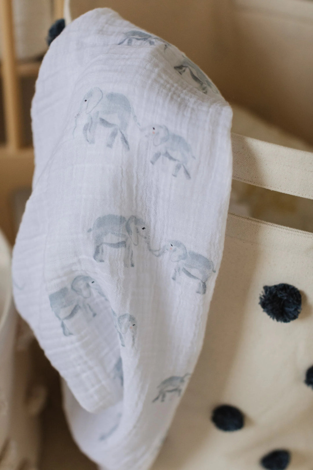 Couverture d'emmaillotage en mousseline avec motif éléphants
