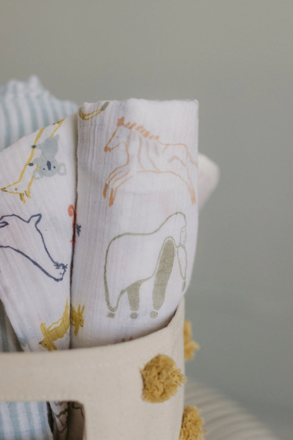 Couverture d'emmaillotage en mousseline avec motif animaux 