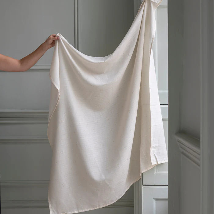 Couverture d'emmaillotage Avery Row en coton imprimé camomille