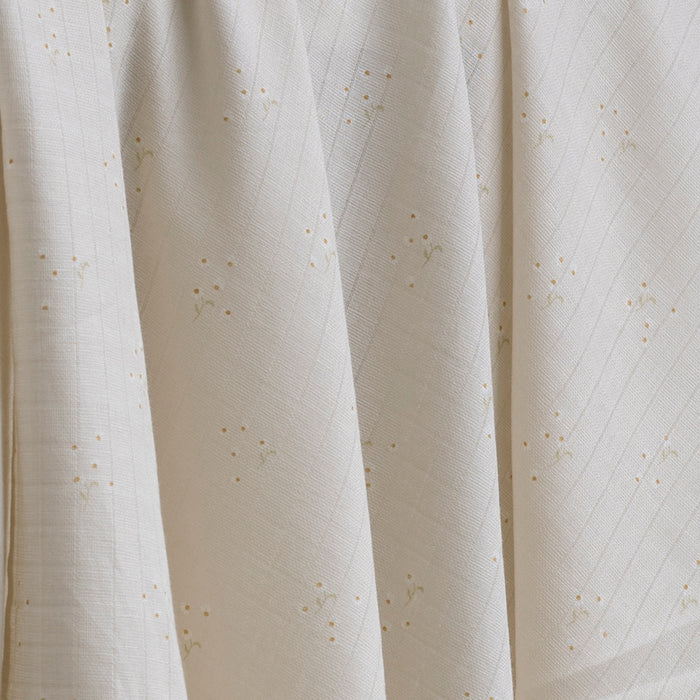 Couverture d'emmaillotage Avery Row en coton imprimé camomille