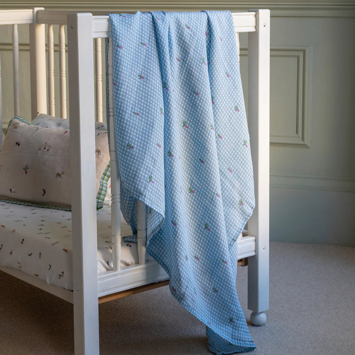 Couverture d'emmaillotage Avery row en mousseline carré bleu avec imprimé radis