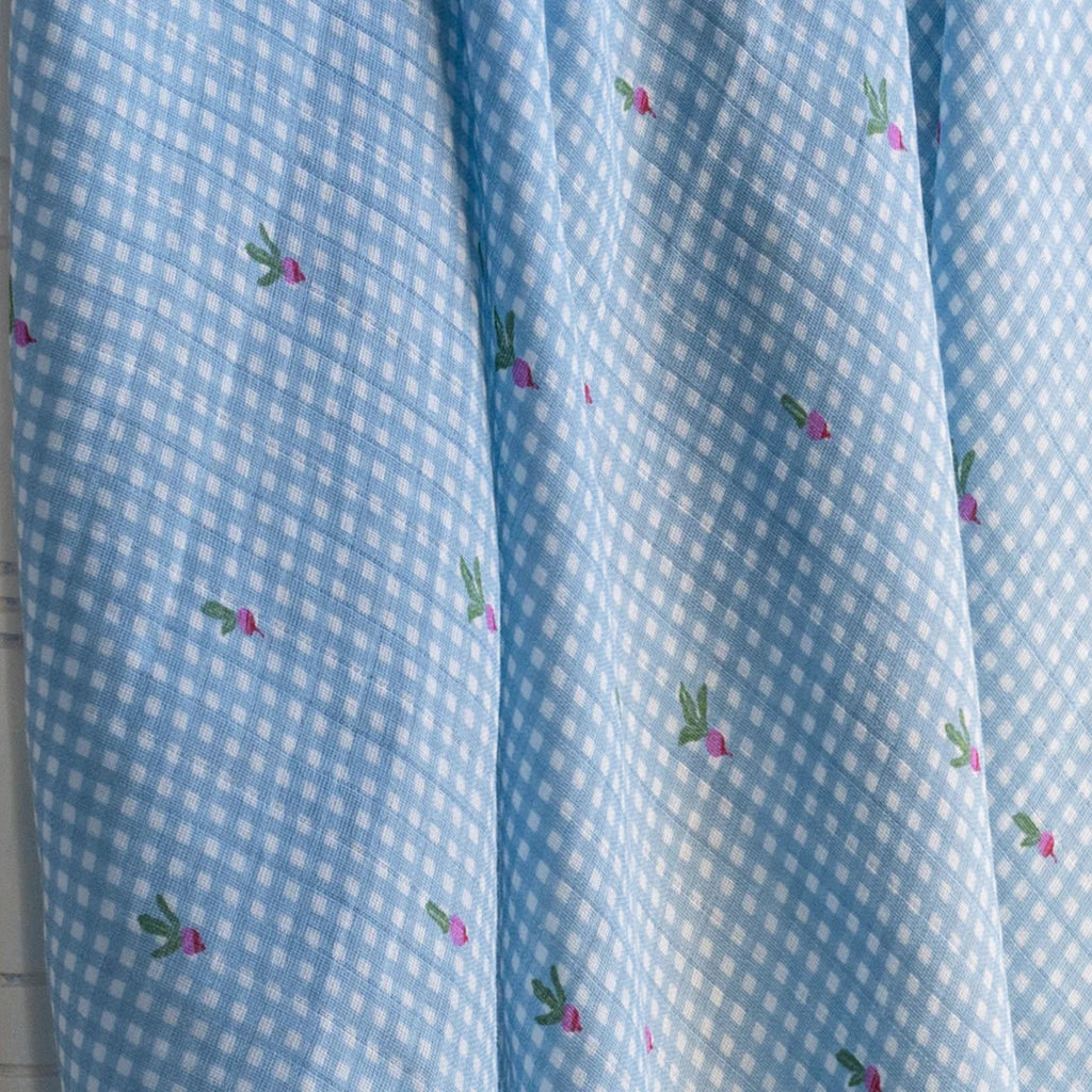 Couverture d'emmaillotage Avery row en mousseline carré bleu avec imprimé radis