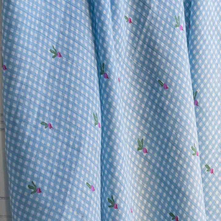 Couverture d'emmaillotage Avery row en mousseline carré bleu avec imprimé radis