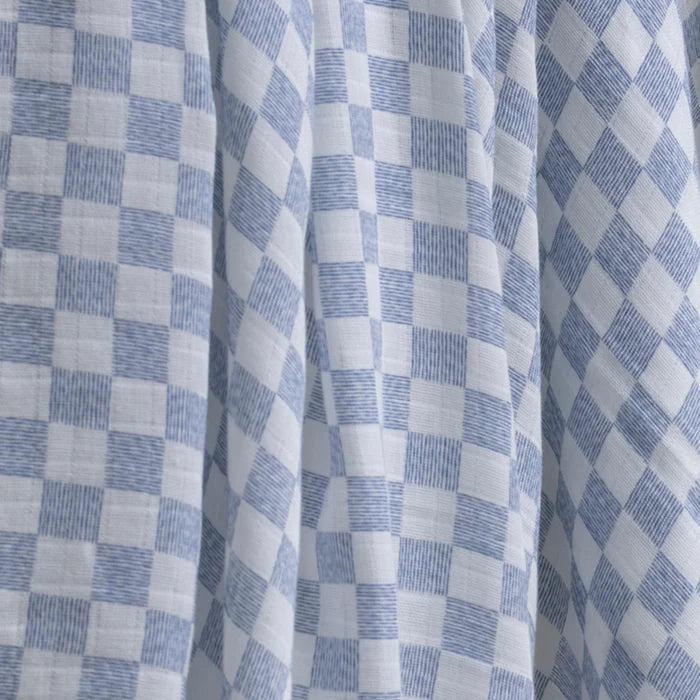 Couverture d'emmaillotage en coton carrés blancs et bleus 
