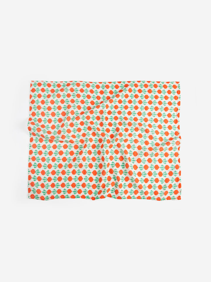 Couverture d'emmaillotage en mousseline Bobo Choses imprimé radis oranges
