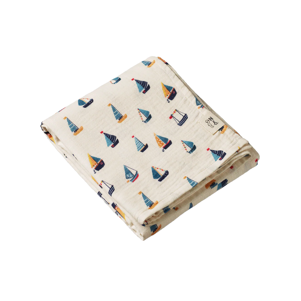 Couverture en mousseline Nature Baby blanc avec imprimé voiliers 