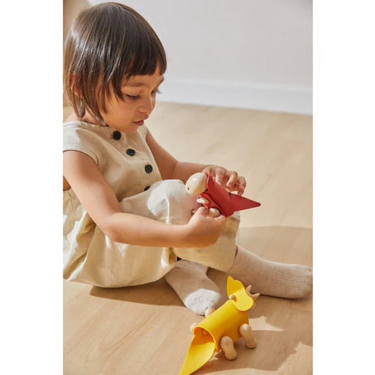 enfant avec DIY Tyrannosaure en bois et caoutchouc