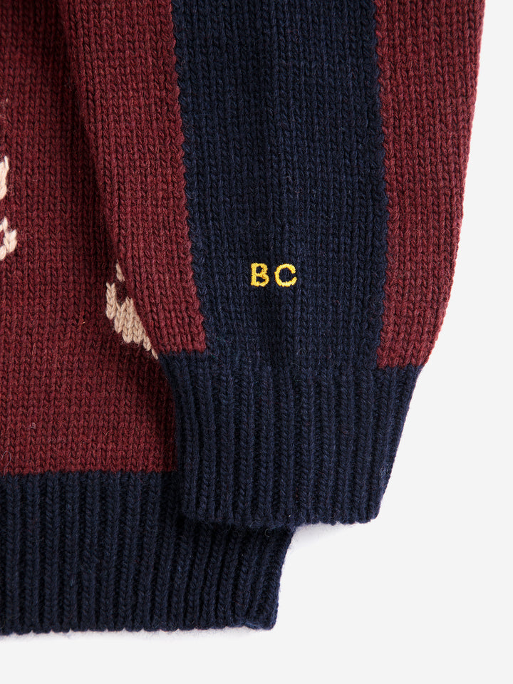 Détail de Cardigan Bobo Choses bourgogne et bleu avec motif fôret