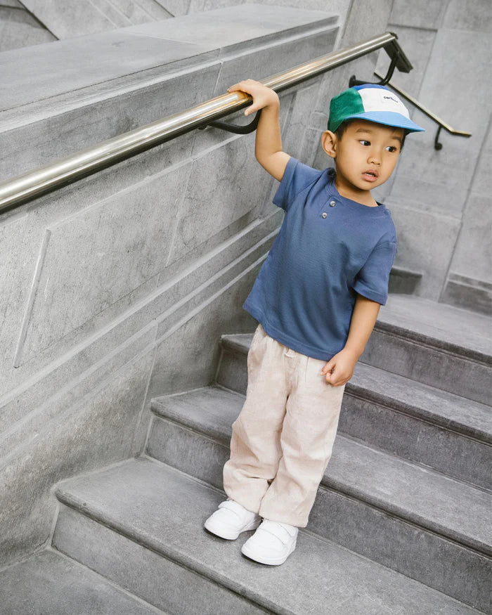 Enfant avec Casquette en lin Caribou bleu, vert, écru 