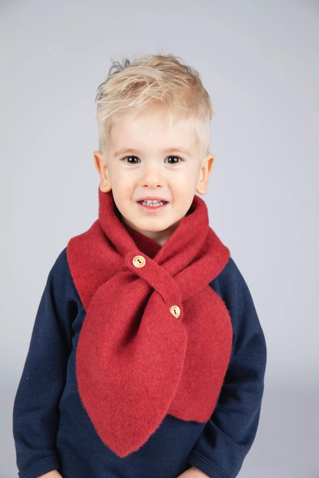 Enfant avec Foulard Engel en laine rouge