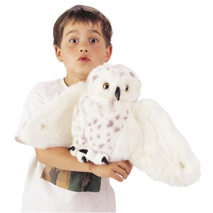 Enfant avec Marionnette Chouette des neiges