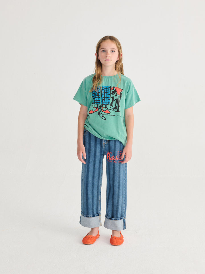 Enfant avec T-shirt Bobo Choses en coton vert avec imprimé chien et jambes d'enfant