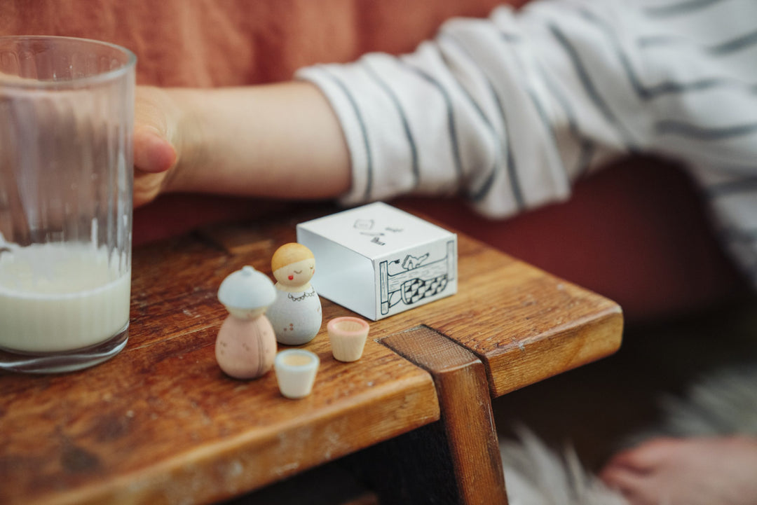 Enfant avec pièces du Calendrier de l&