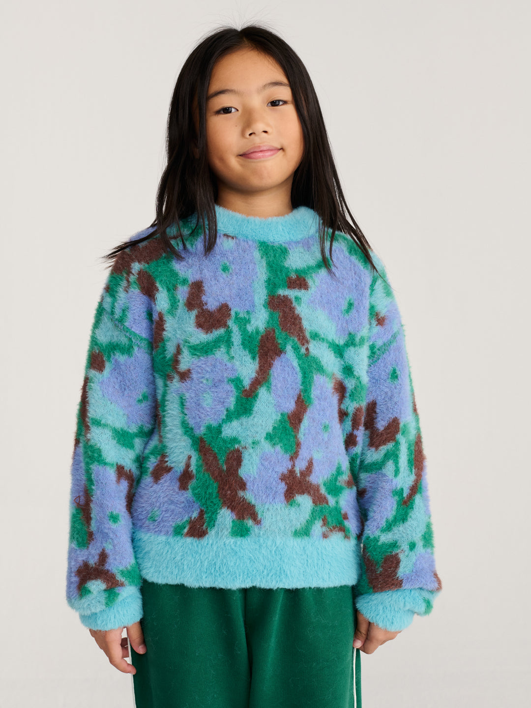 Fille avec Chandail Bobo Choses en jacquard bleu, vert et brun