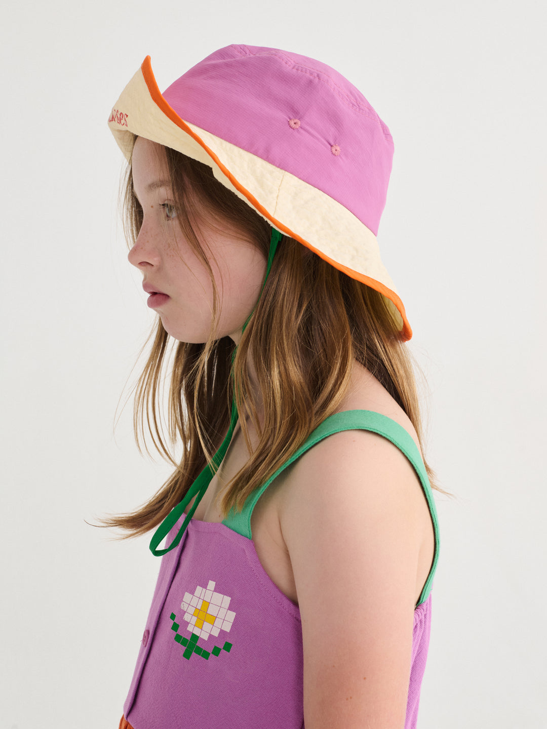 Fille avec Chapeau pêcheur Bobo Choses rose, blanc, orange et vert