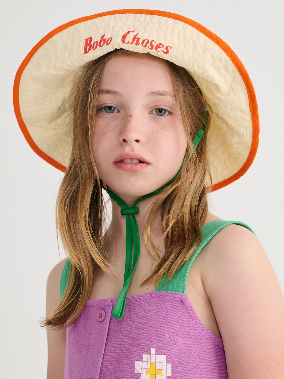 Fille avec Chapeau pêcheur Bobo Choses rose, blanc, orange et vert