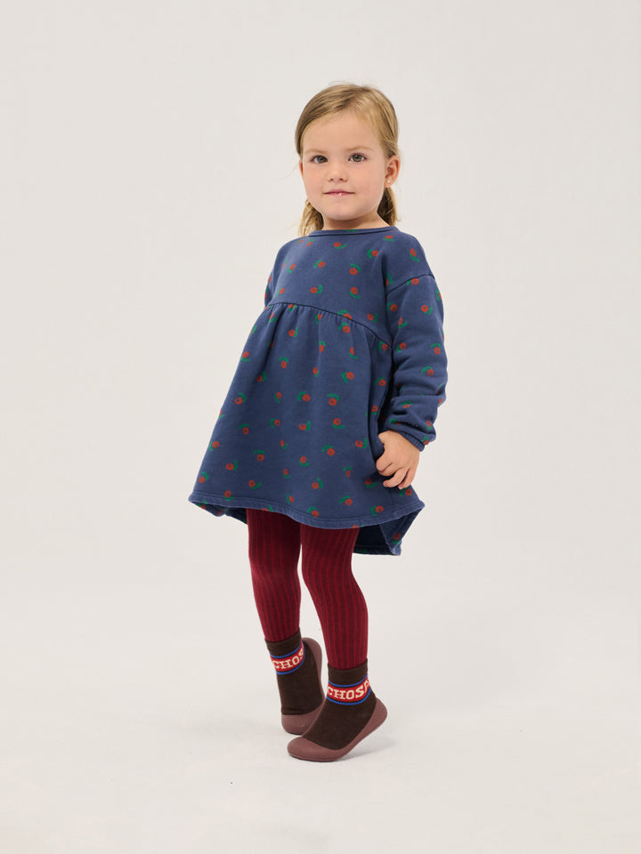 Fille avec Robe Bobo Choses en coton bleu avec imprimé fleurs