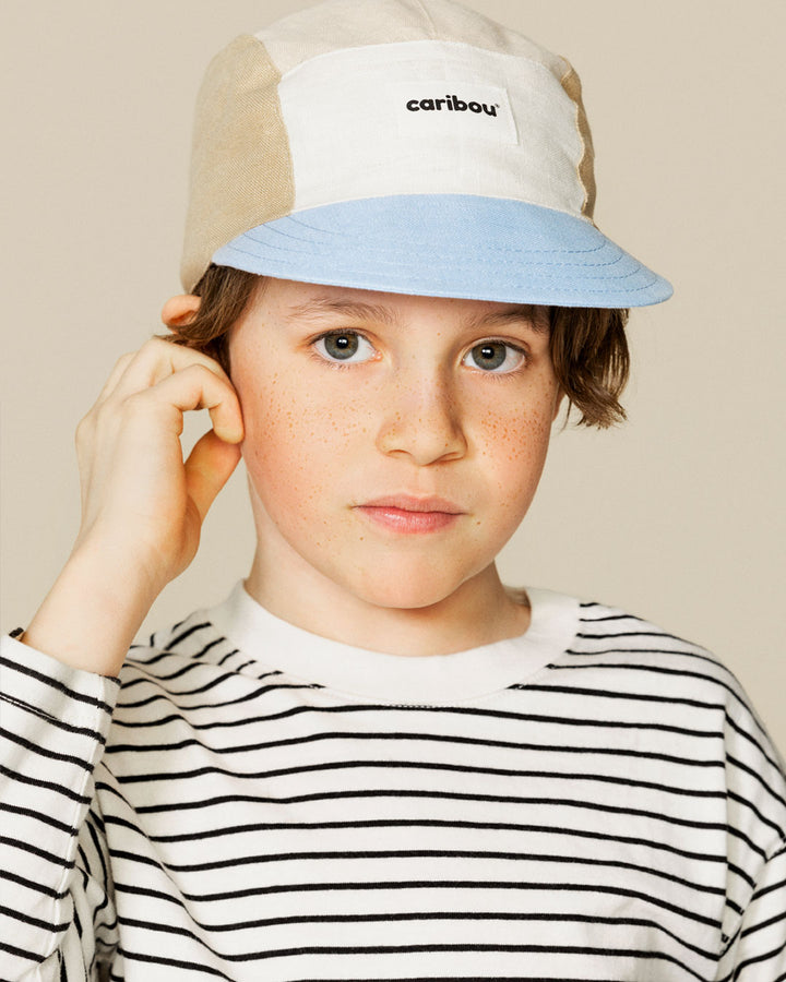 Garçon avec Casquette en lin Caribou beige, sable et bleu