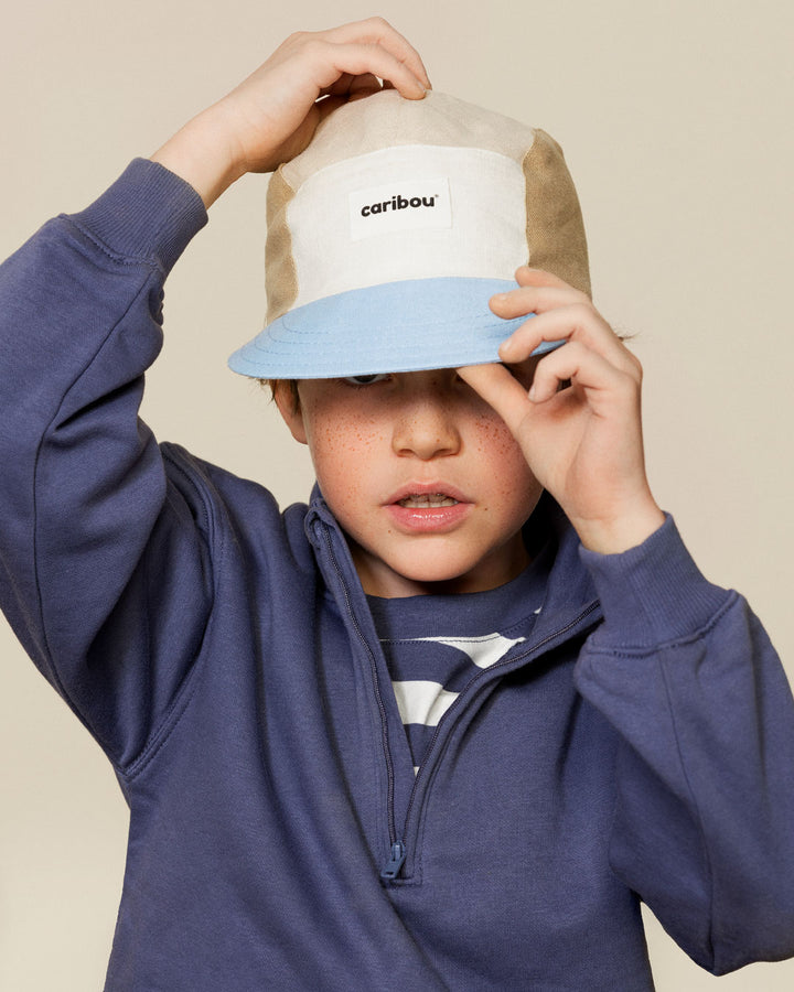 Garçon avec Casquette en lin Caribou beige, sable et bleu