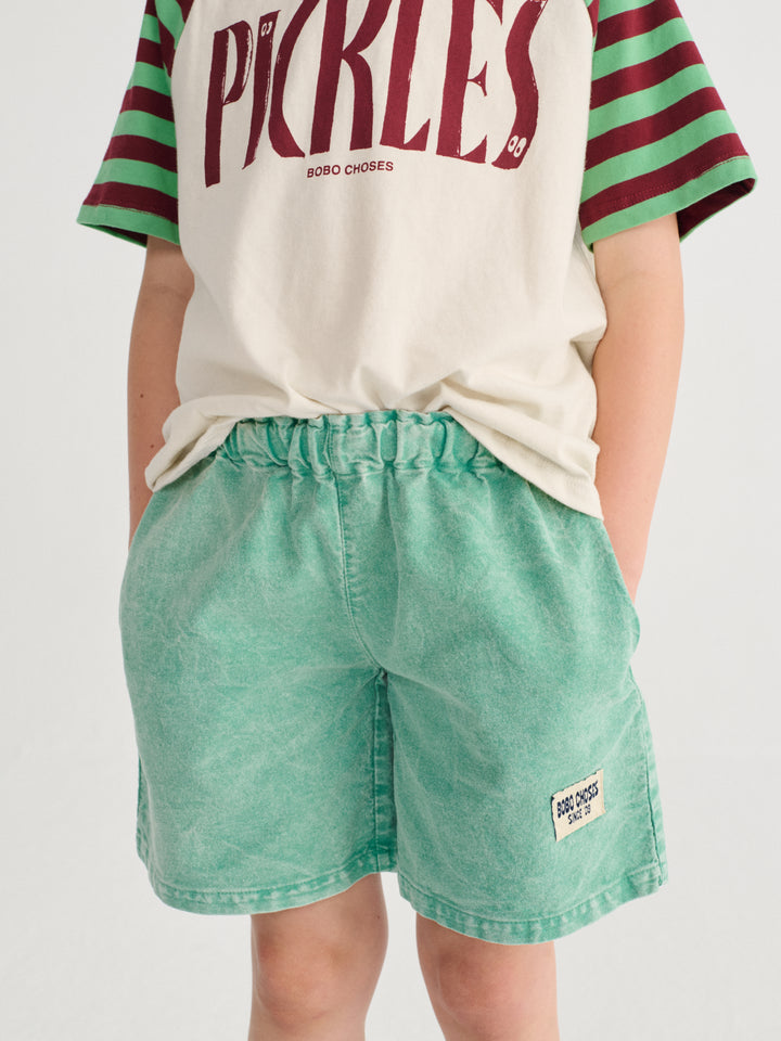 Garçon avec Shorts bermuda Bobo Choses vert