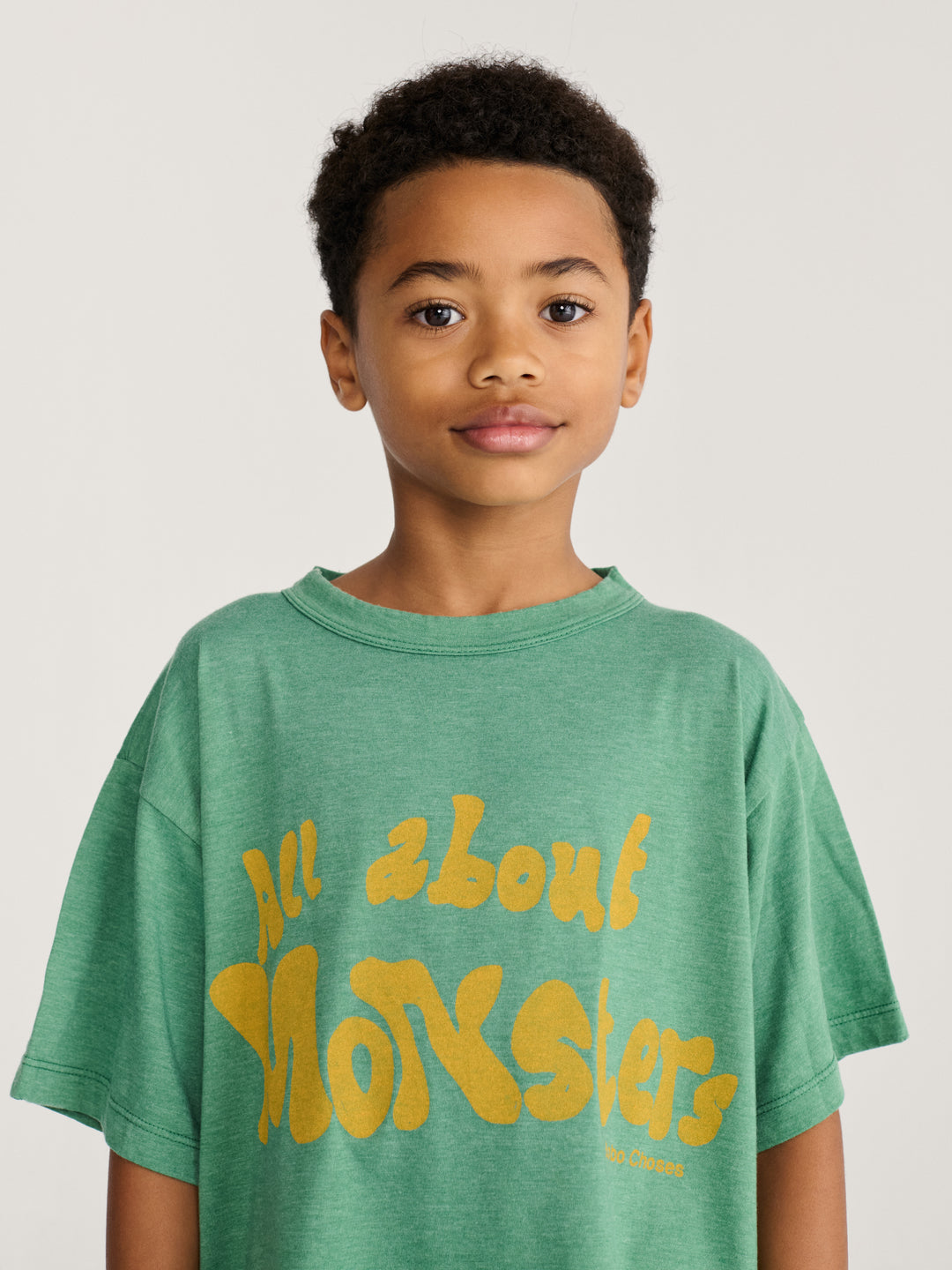 Garçon avec T-shirt Bobo Choses en coton vert avec imprimé All about monsters