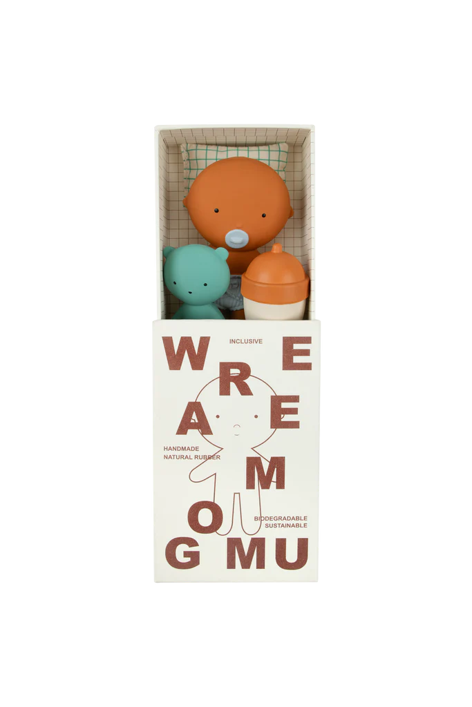 Gommu Poche almond avec ours vert et biberon dans leur boîte
