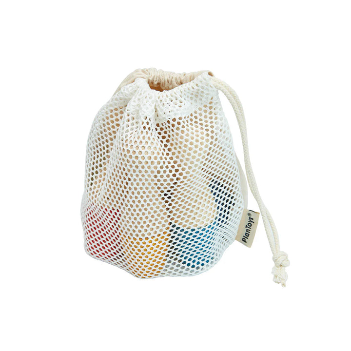 Jeu de quilles en bois Plan Toys dans son sac de fillet