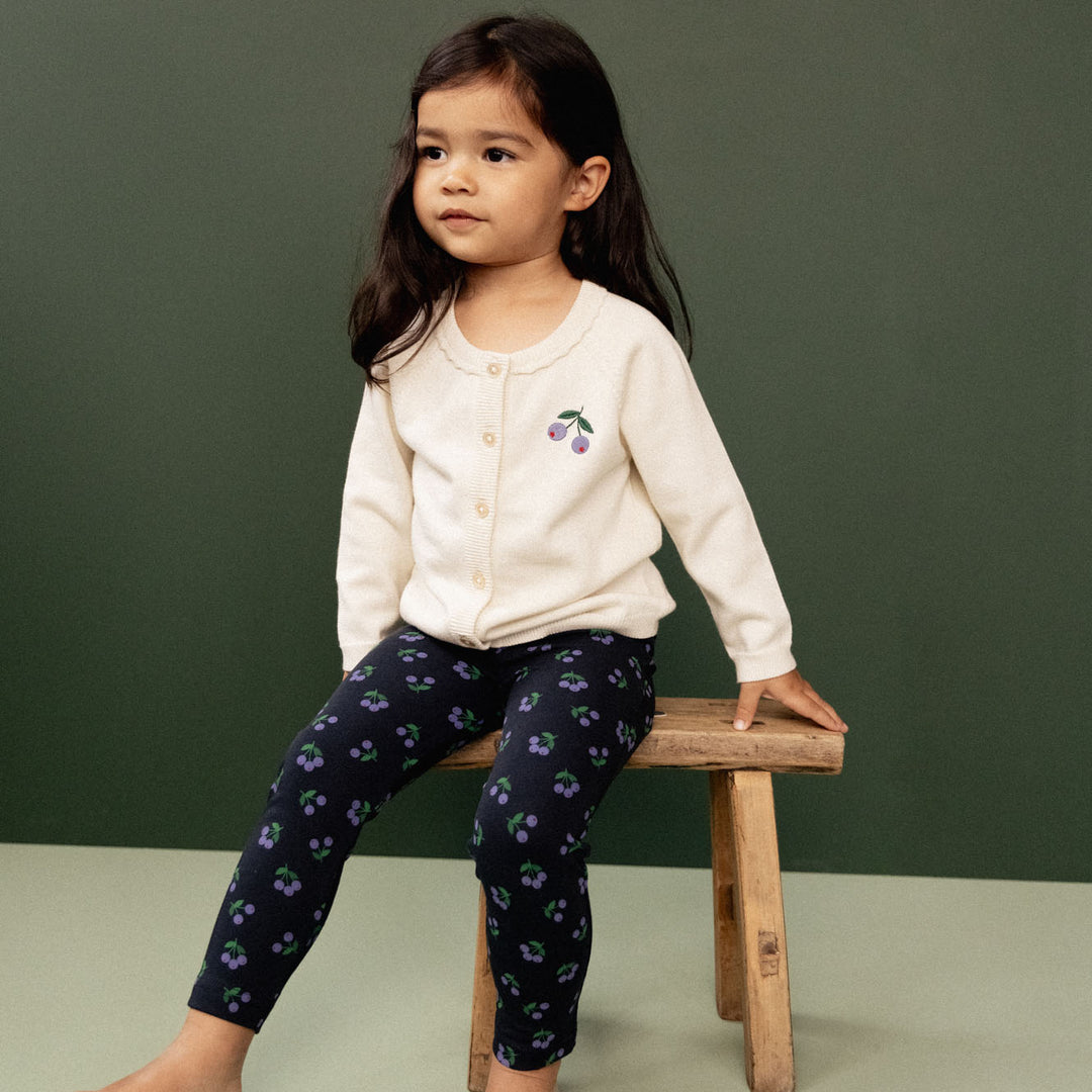 Fille avec Leggings en coton bleu avec imprimé baies