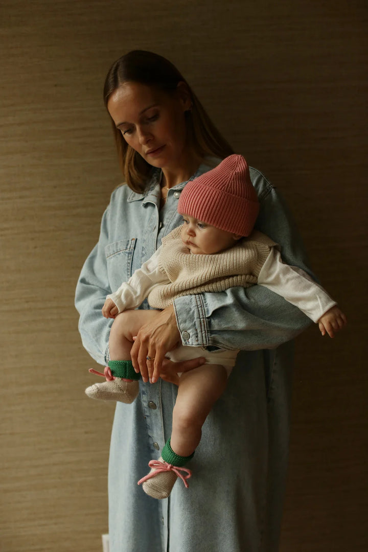 Maman et Bébé avec Chaussons de laine de mérinos Crème, Herbe et rose