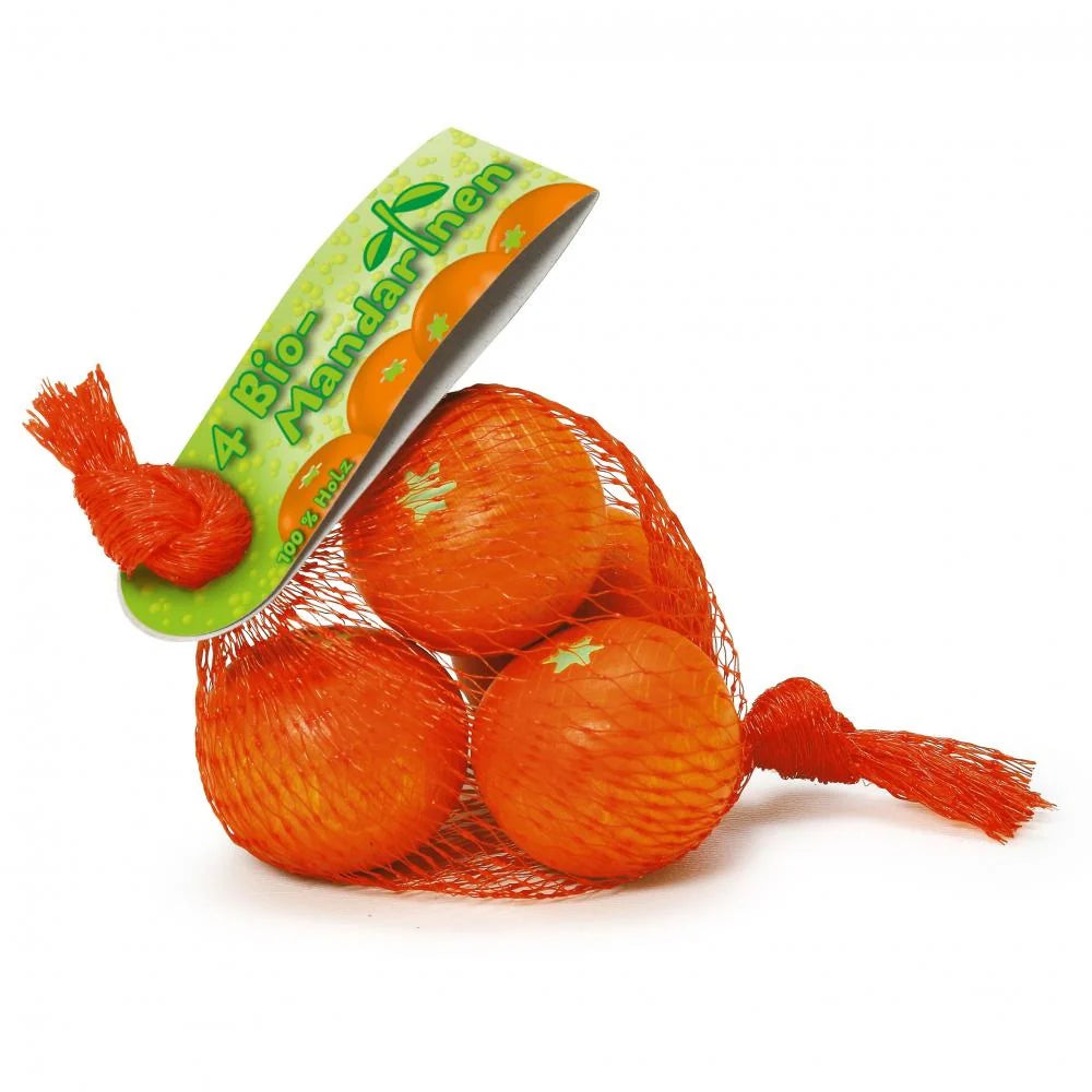 Mandarines en bois dans un filet