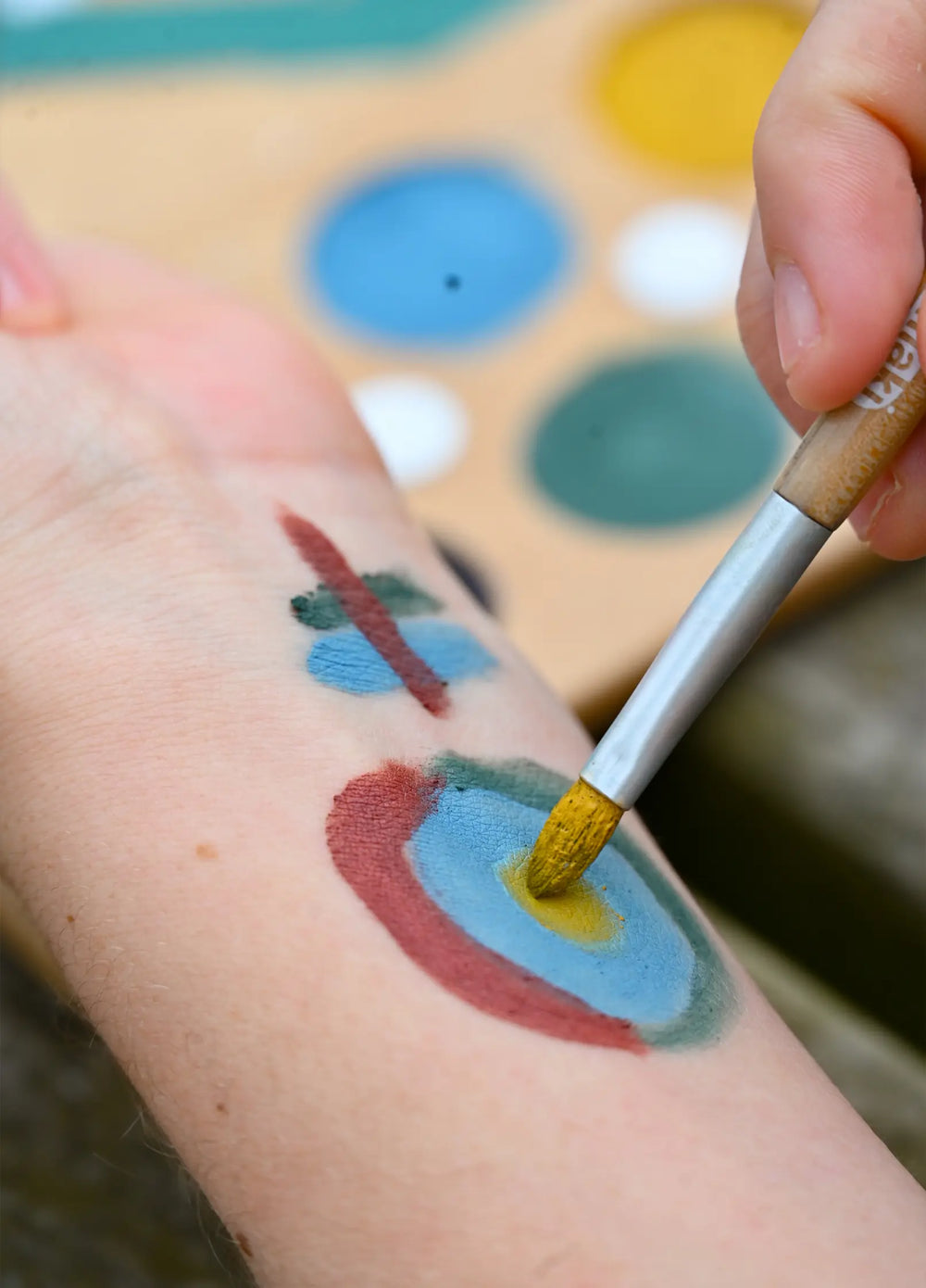 Maquillage bio pour enfants Namaki de 6 couleurs en collaboration avec le centre Centre Pompidou