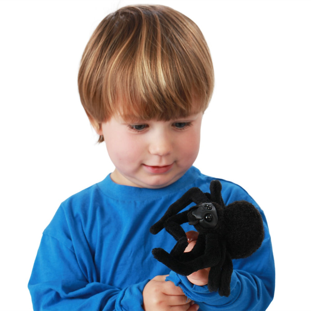 Enfant avec Marionnette à doigt Mini araignée