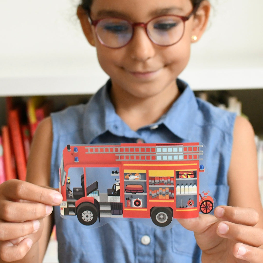 Fille avec autocollant de Mini affiche découverte et autocollants repositionnables Pompiers