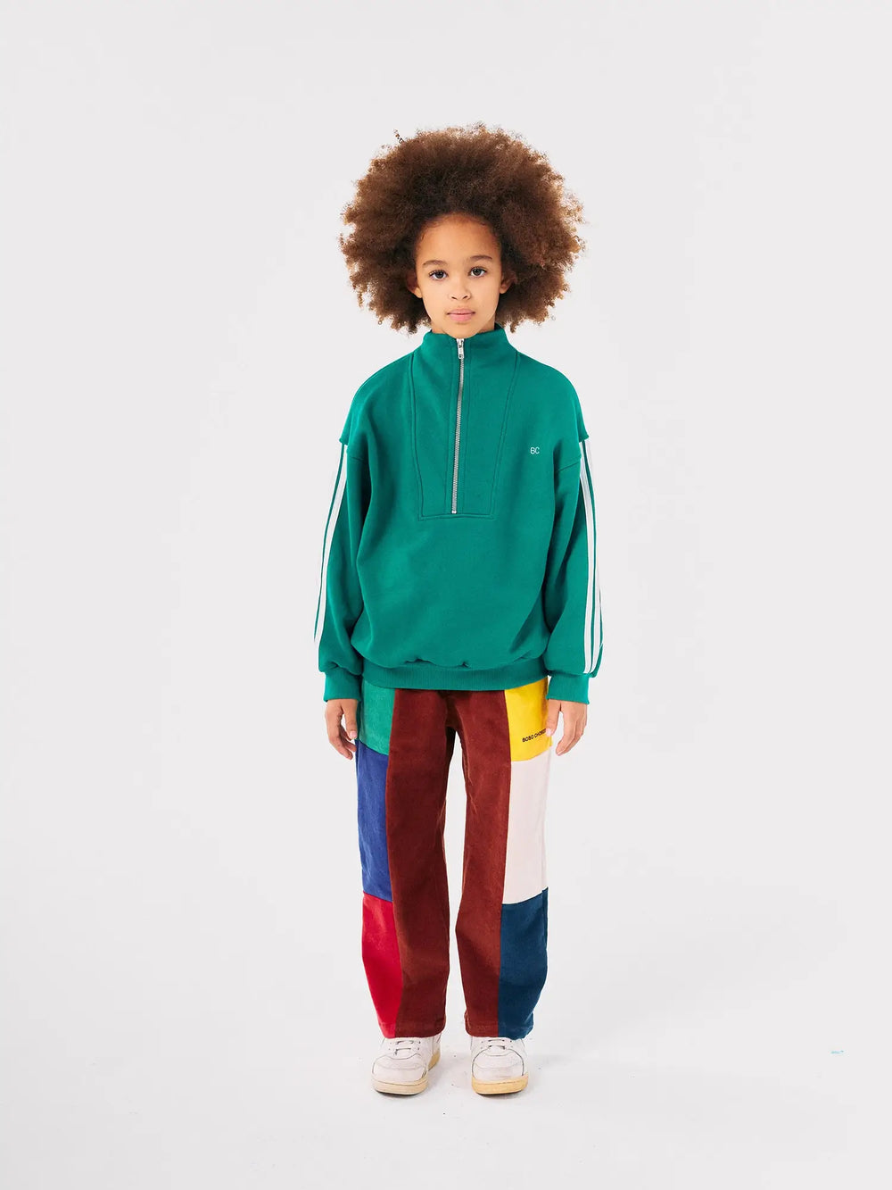 Enfant avec Pantalon droit en velours côtelé avec des taches de couleur jaune, vert, bleu, rouge, blanc