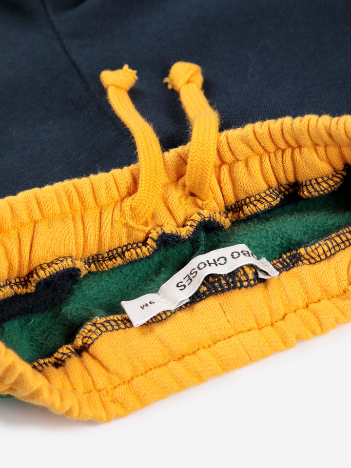 Étiquette de Pantalon jogging Bobo Choses en coton bleu avec détails jaune et rouge
