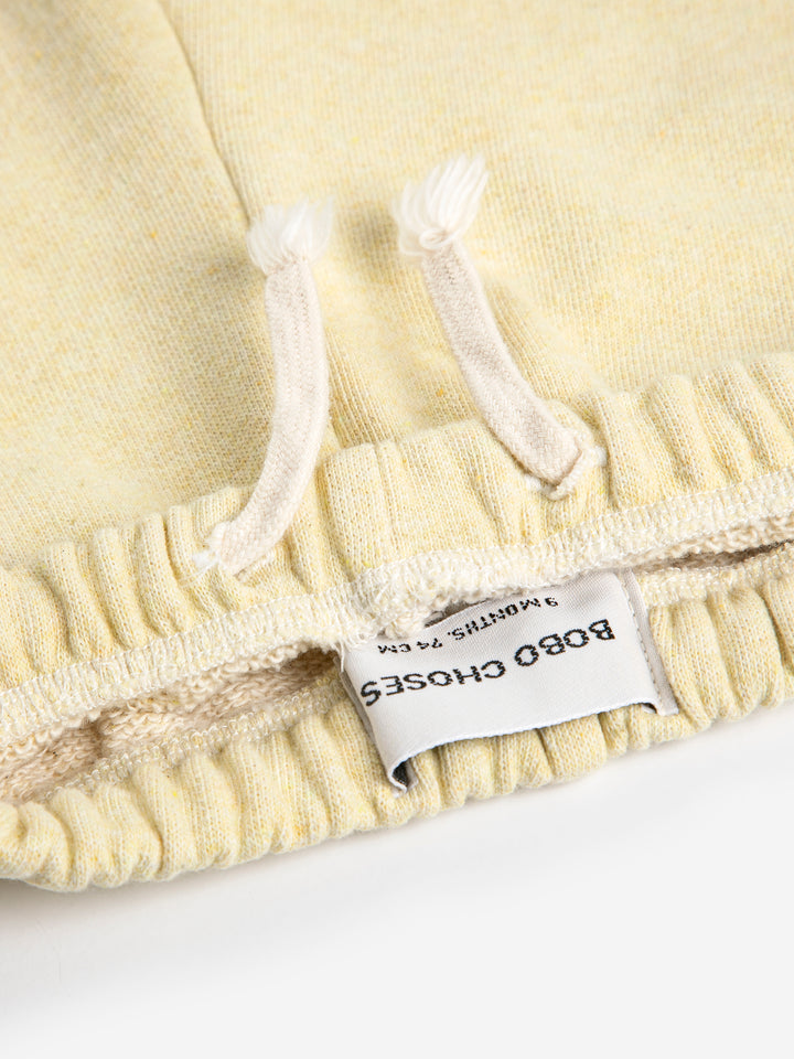 Détail et étiquette de Pantalon jogging Bobo Choses en coton jaune pâle 