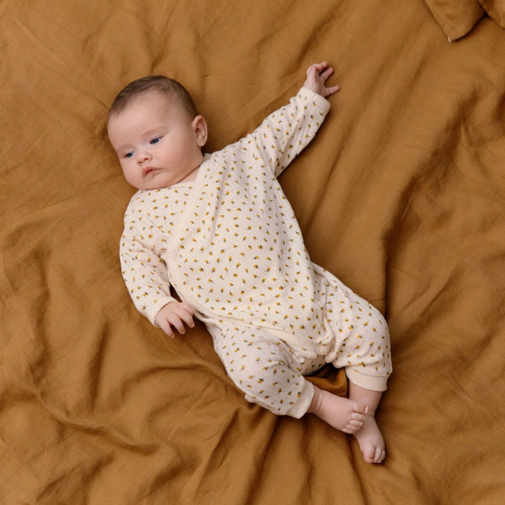 Bébé avec Pyjama kimono pointelle en coton beige avec imprimé tulipes