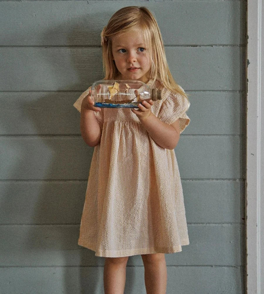 Fille avec Robe Nature Baby en coton rayé jaune