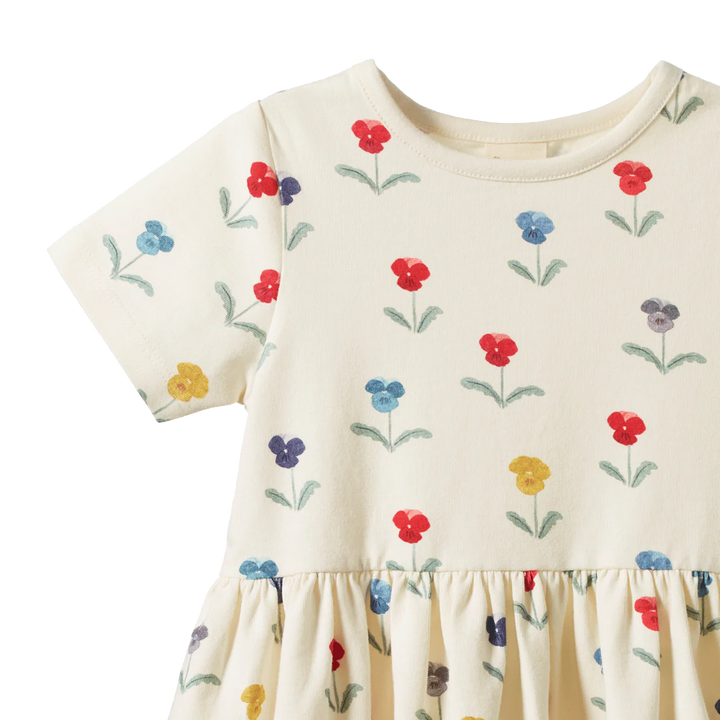 Fille a la plage avec Robe pour enfant Nature Baby en coton blanc imprimé fleurs 