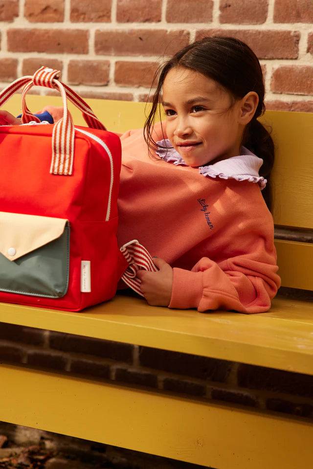 Enfant avec Petit sac à dos Sticky Lemon rouge, bleu et beige