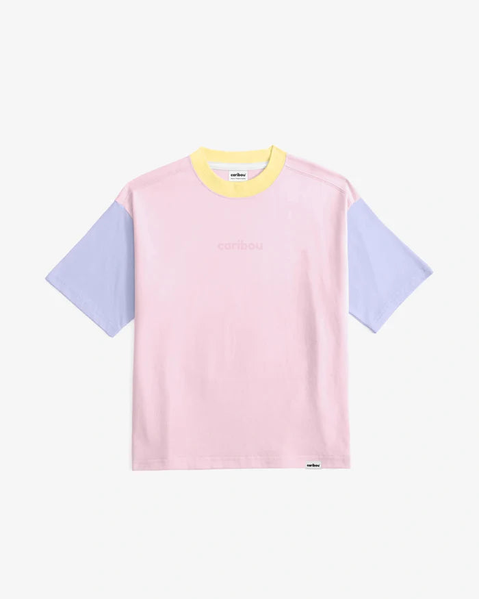 T-shirt Caribou en coton rose avec manches lavande et col jaune