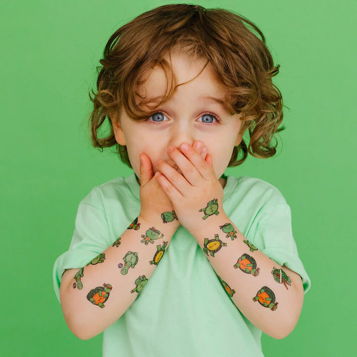 Enfant avec Tatouages temporaires des ninjas sympas