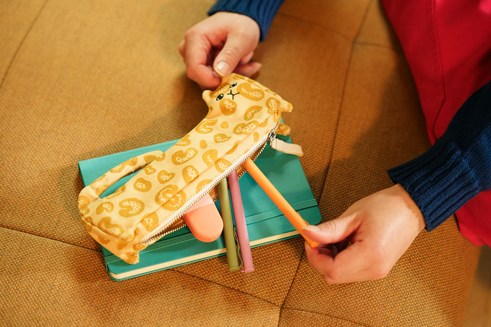 Trousse à crayons en coton Donna Wilson en forme de guépard 