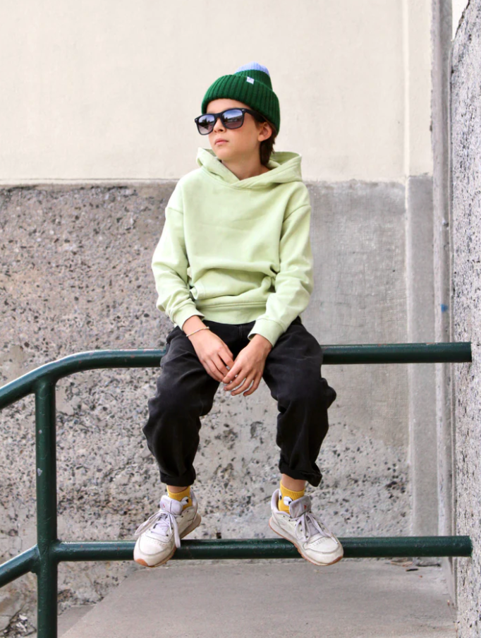 Garçon avec Tuque tricoté bicolore vert et bleu