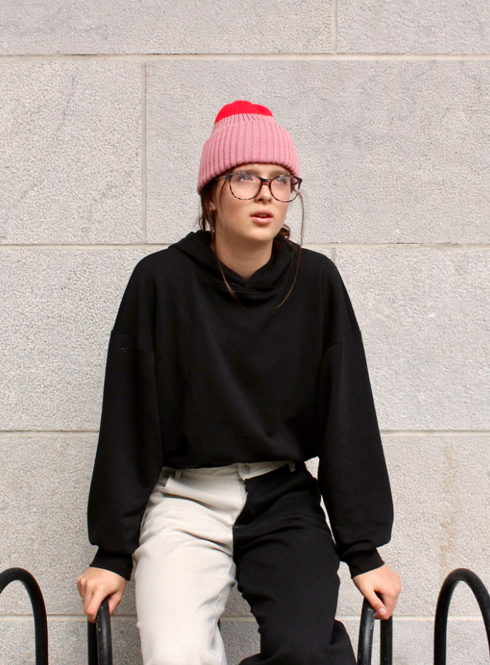 Fille avec Tuque bicolore rose et framboise