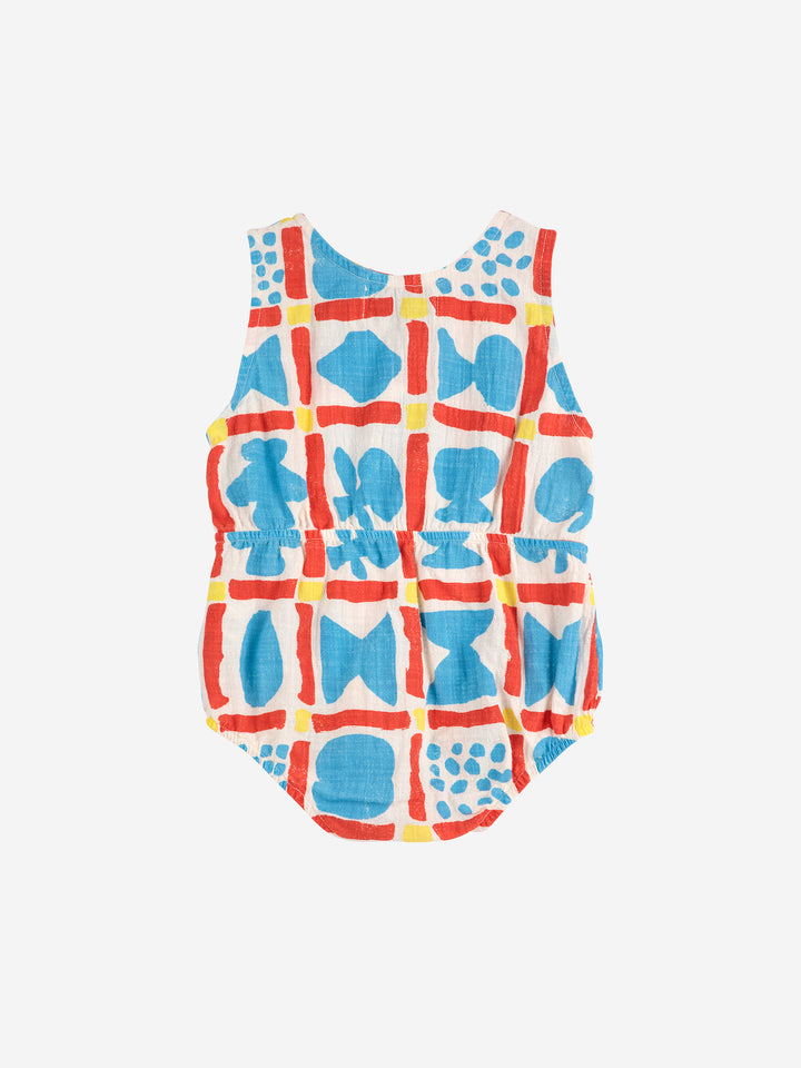 Une-pièce pour bébé en coton blanc avec un motif géométrique bleu, rouge et jaune