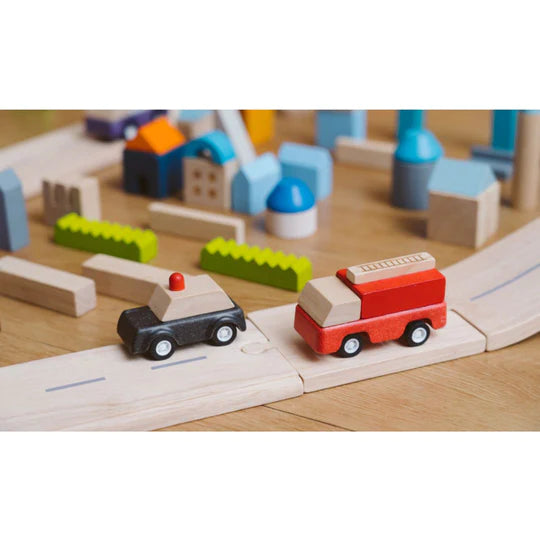 Voiture de police et camion de pompiers en bois