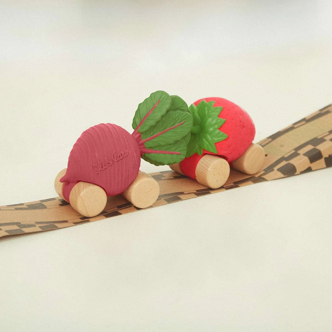 Voitures pour bébé en caoutchouc et bois en forme de betterave et fraise