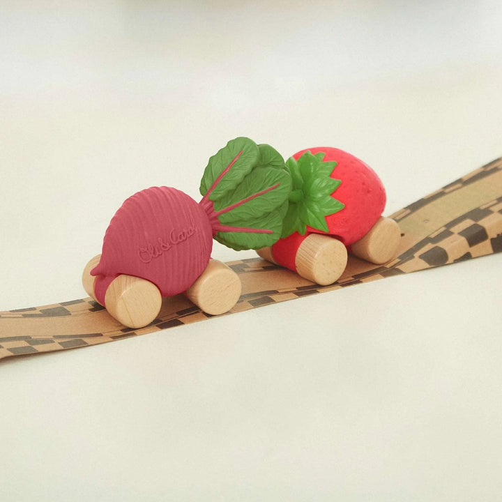 Voitures pour bébé en caoutchouc et bois en forme de betterave et fraise