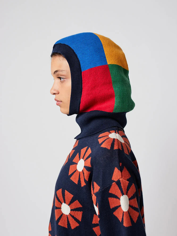 Femme avec Balaclava tricotée multicolore 